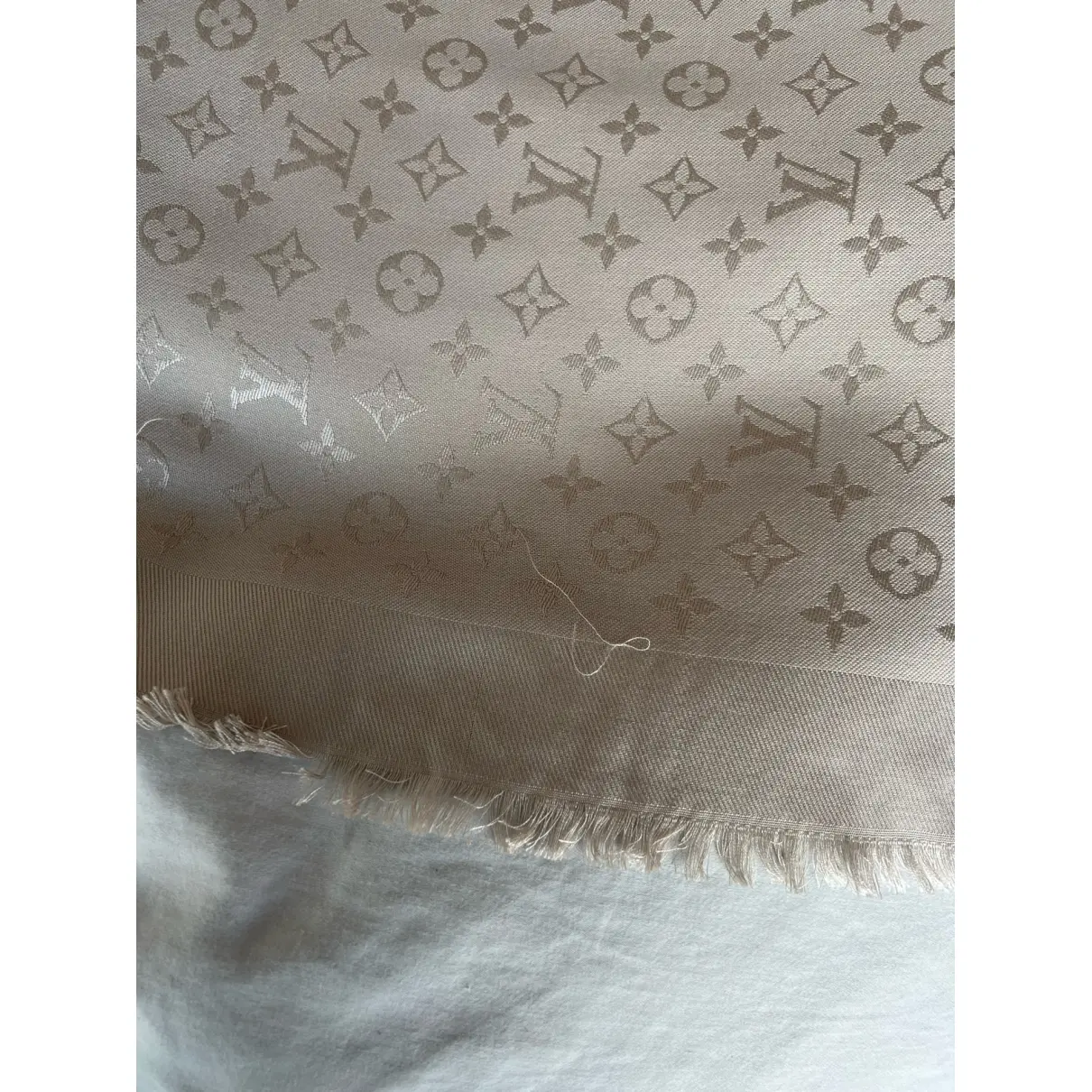 Buy Louis Vuitton Châle Monogram silk scarf online