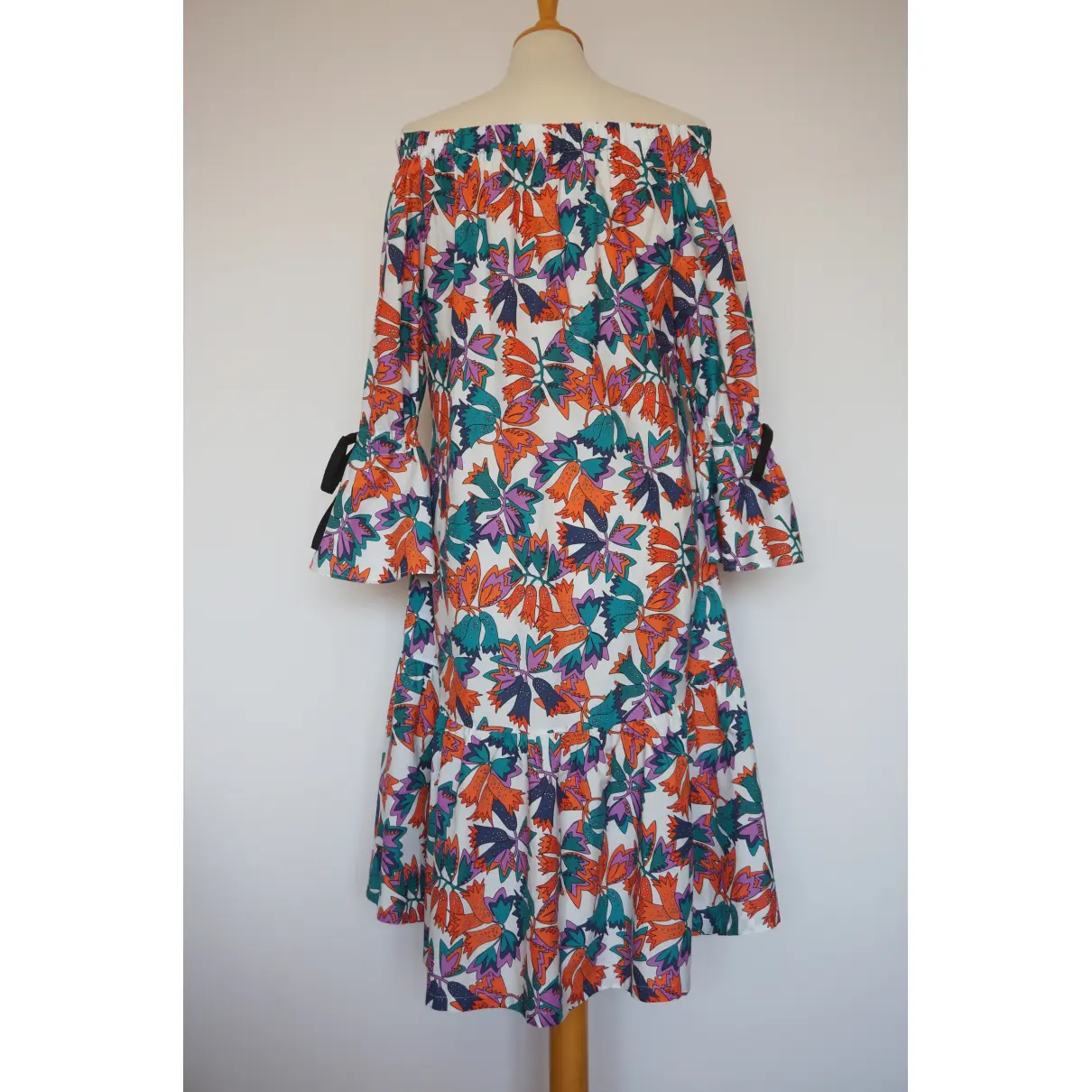 Buy Lis Lareida Mid-length dress online