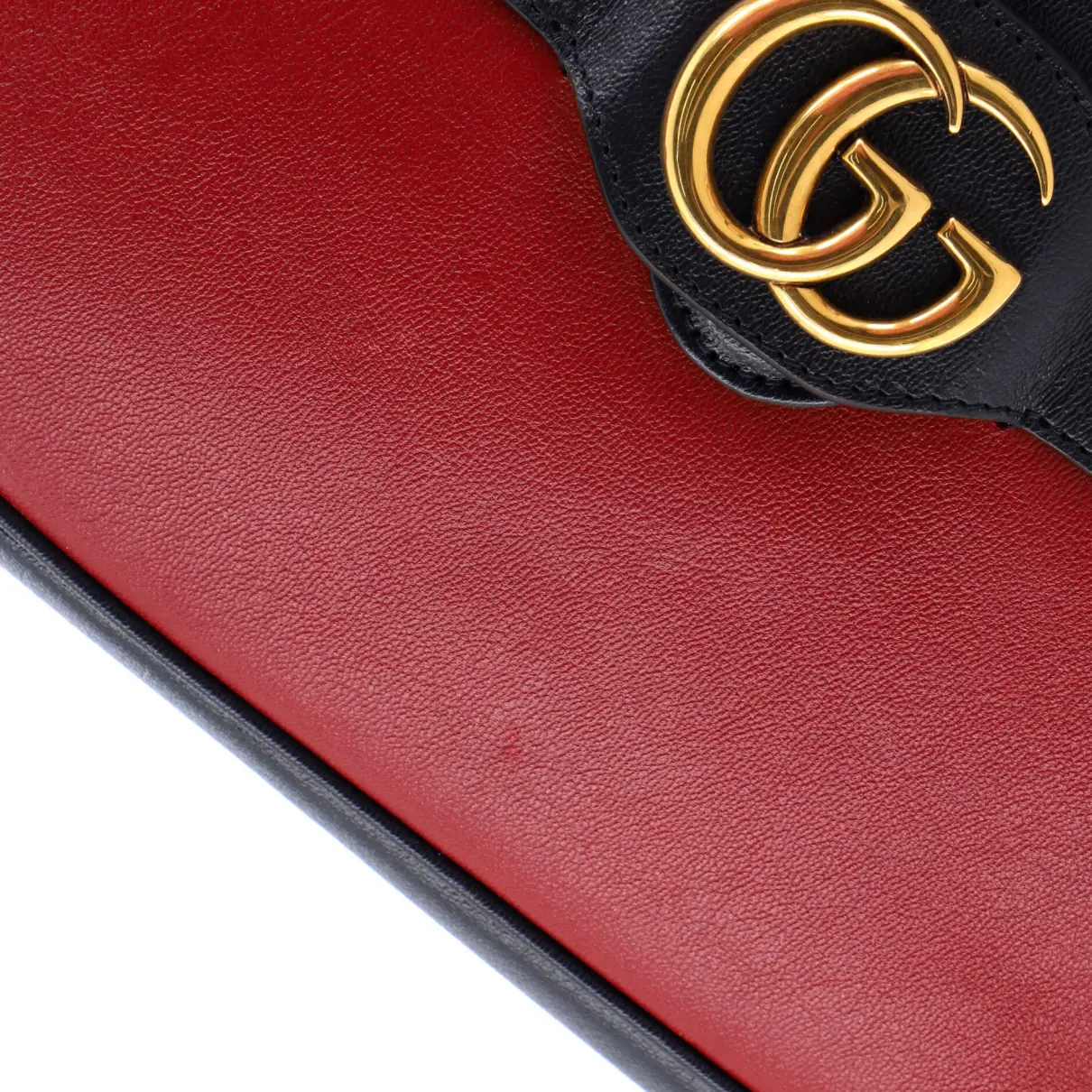 GG Marmont Zip Messenger leather handbag Gucci