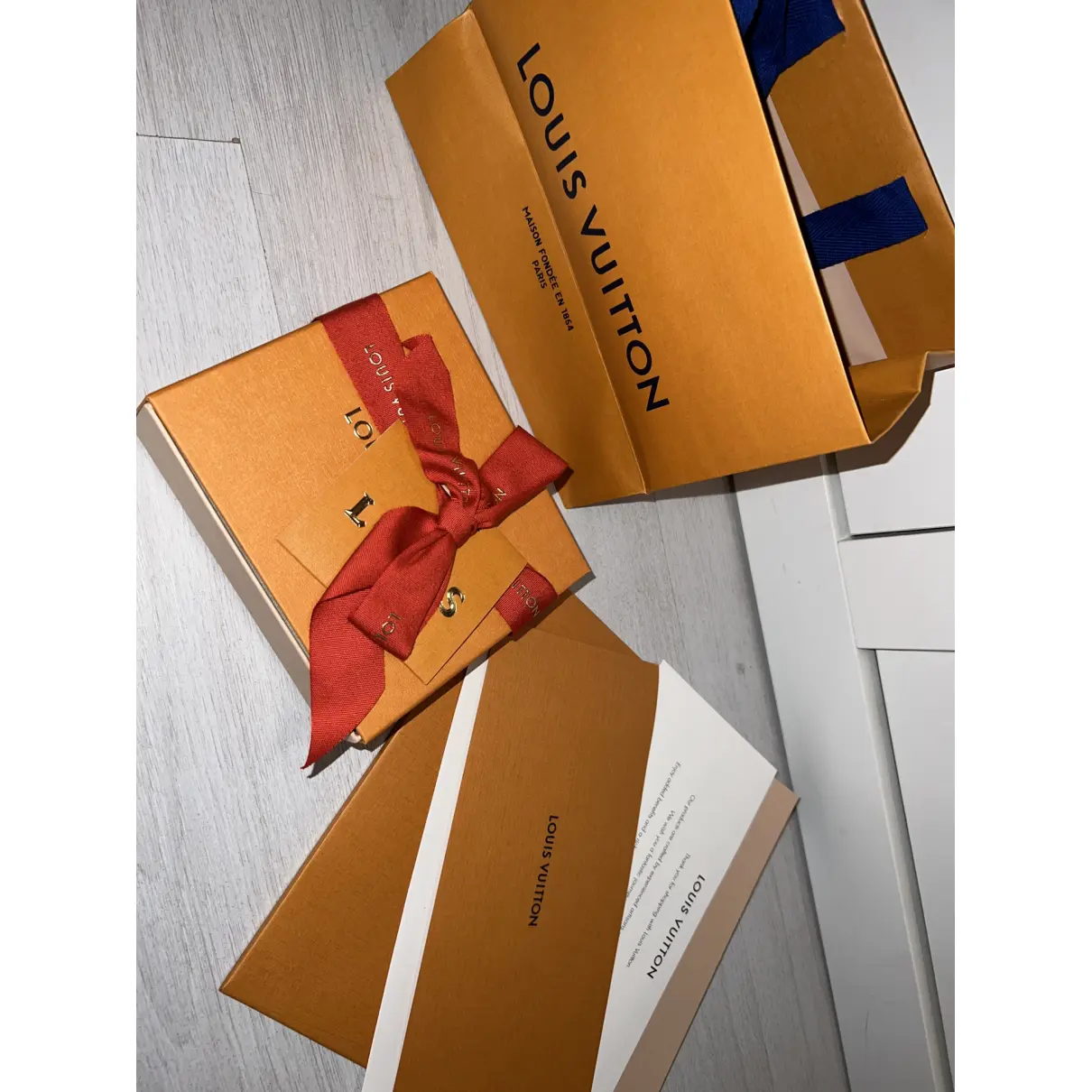 Buy Louis Vuitton Zoé leather purse online