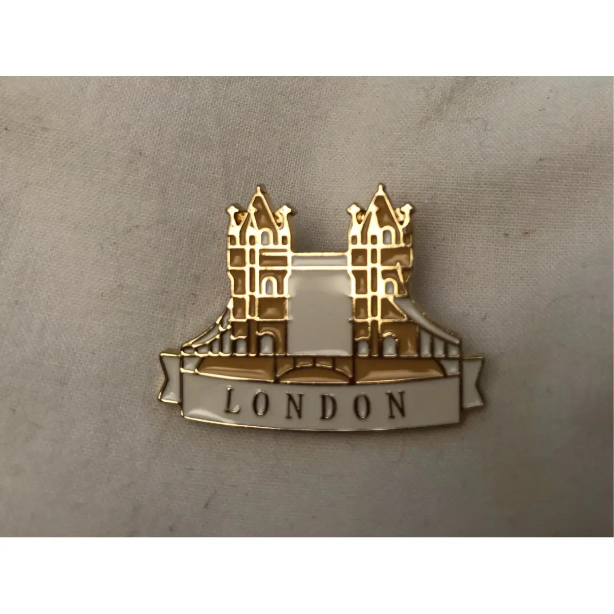 Luxury Burberry Pins & brooches Women