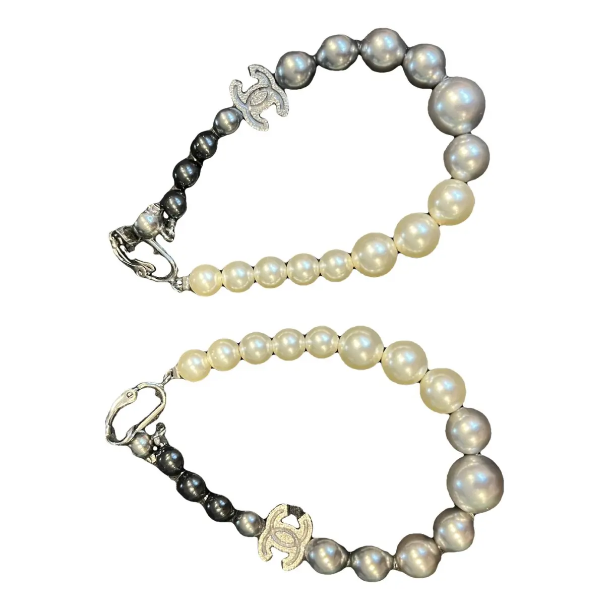 Pearl earrings Chanel