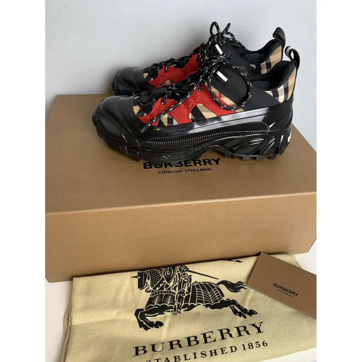 Trainers Burberry