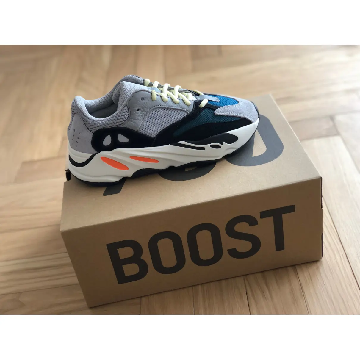 Boost 700 V1 trainers Yeezy x Adidas
