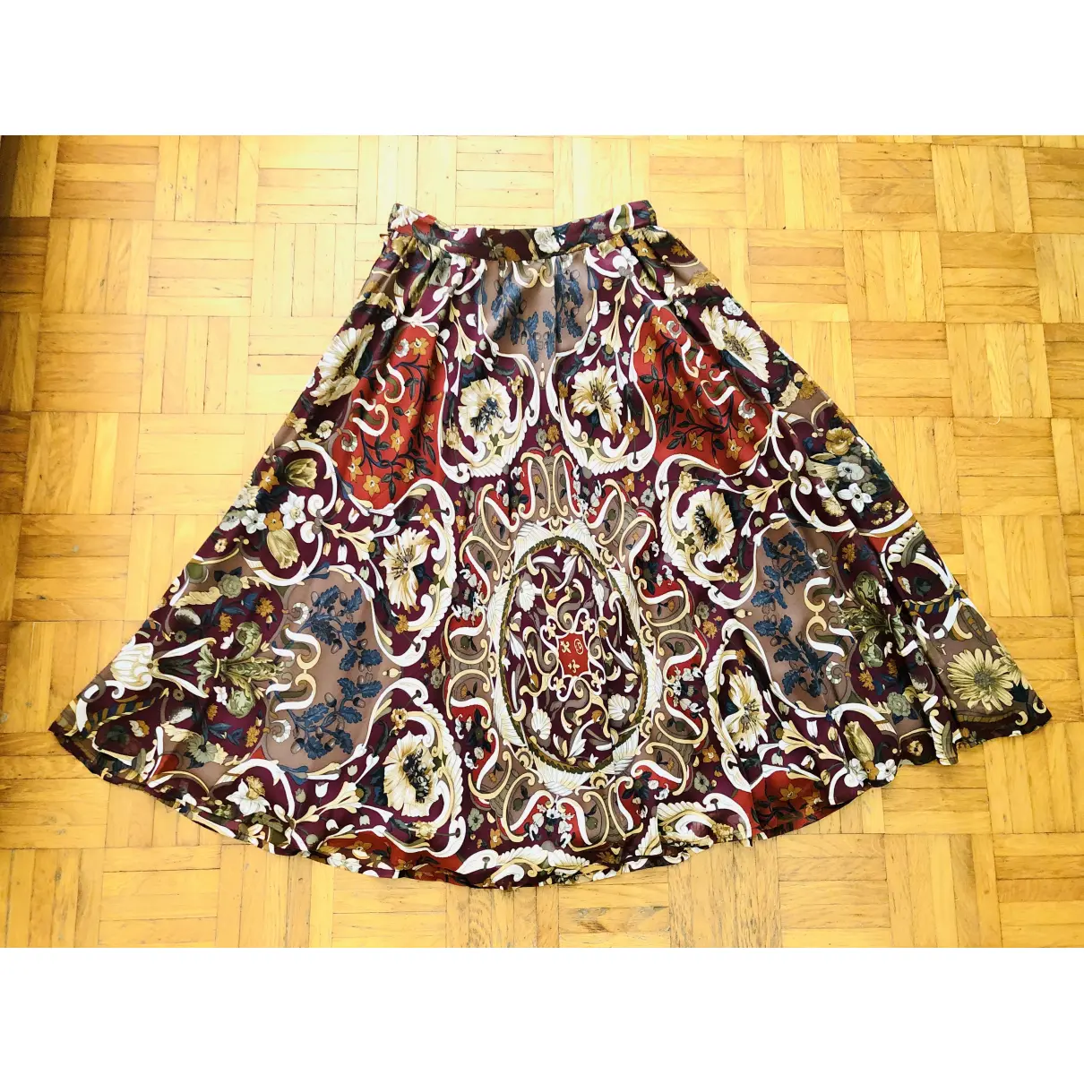 Buy Gucci Silk mid-length skirt online - Vintage
