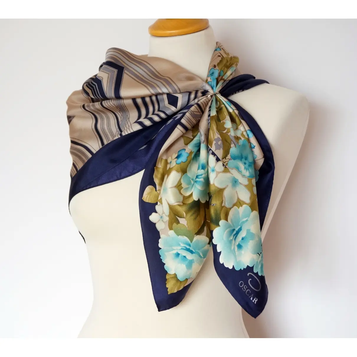 Buy Oscar De La Renta Silk neckerchief online