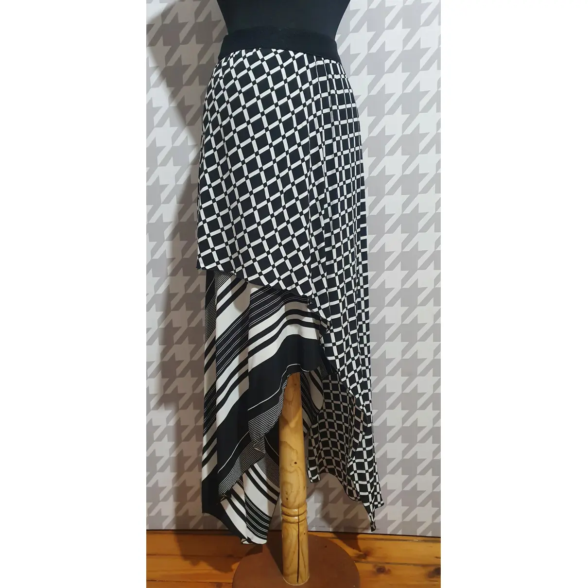 Mid-length skirt Isola Marras