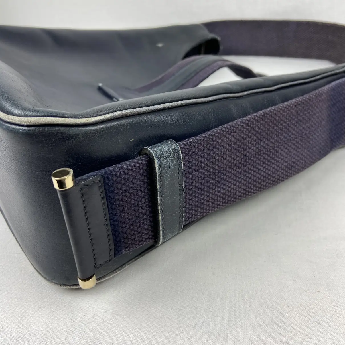 Buy Hermès Tsako leather handbag online - Vintage