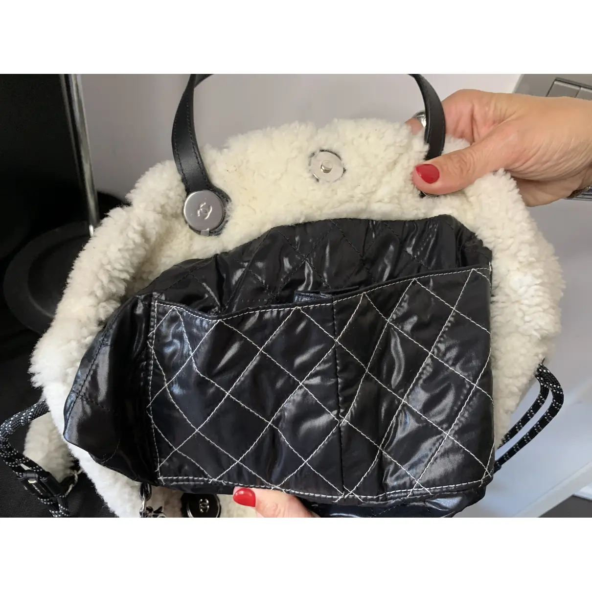 Shearling tote Chanel
