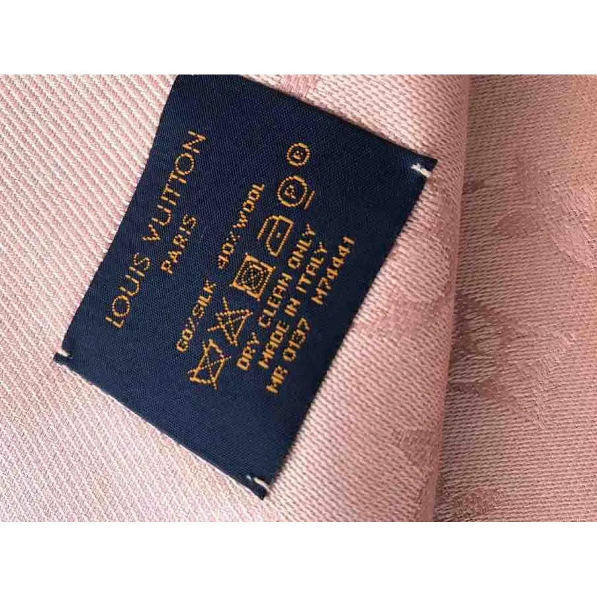 Buy Louis Vuitton Châle Monogram shine silk stole online