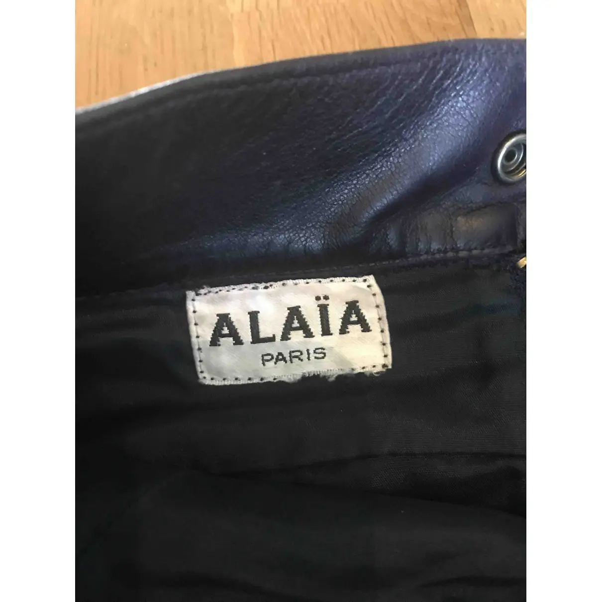 Buy Alaïa Leather mid-length skirt online - Vintage
