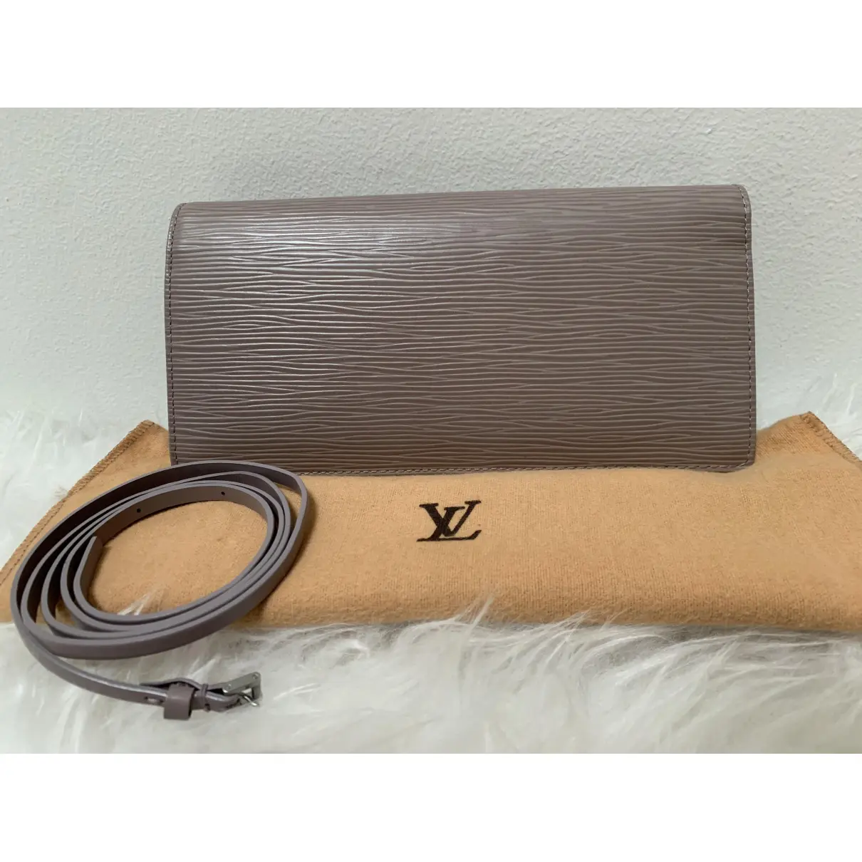 Buy Louis Vuitton Honfleur leather clutch bag online - Vintage