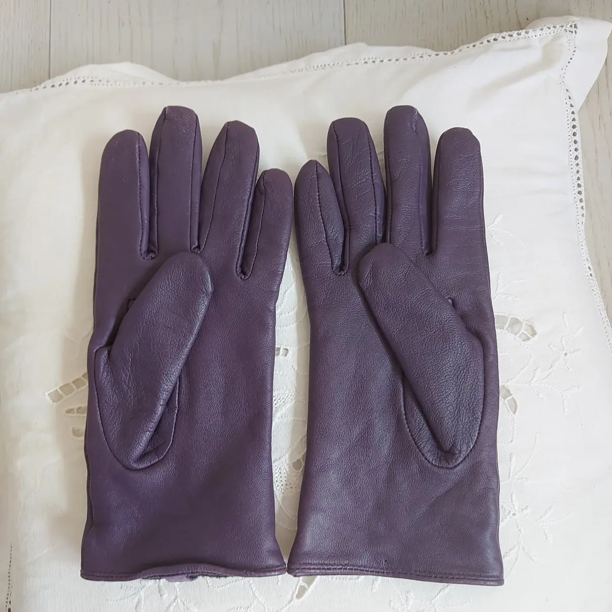 Luxury Pinko Gloves Women