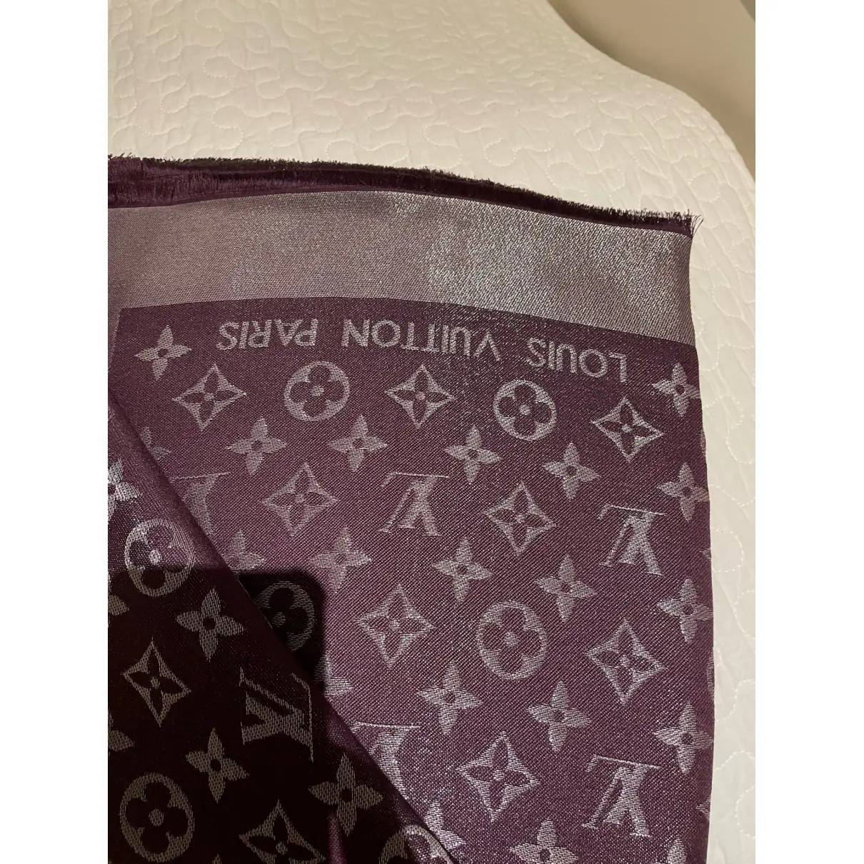 Buy Louis Vuitton Châle Monogram shine silk stole online