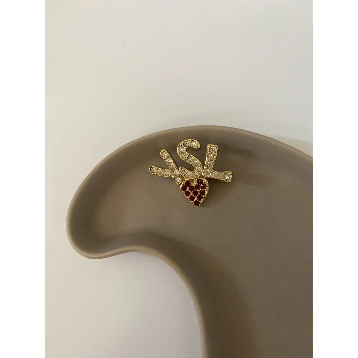 Buy Yves Saint Laurent Pin & brooche online - Vintage