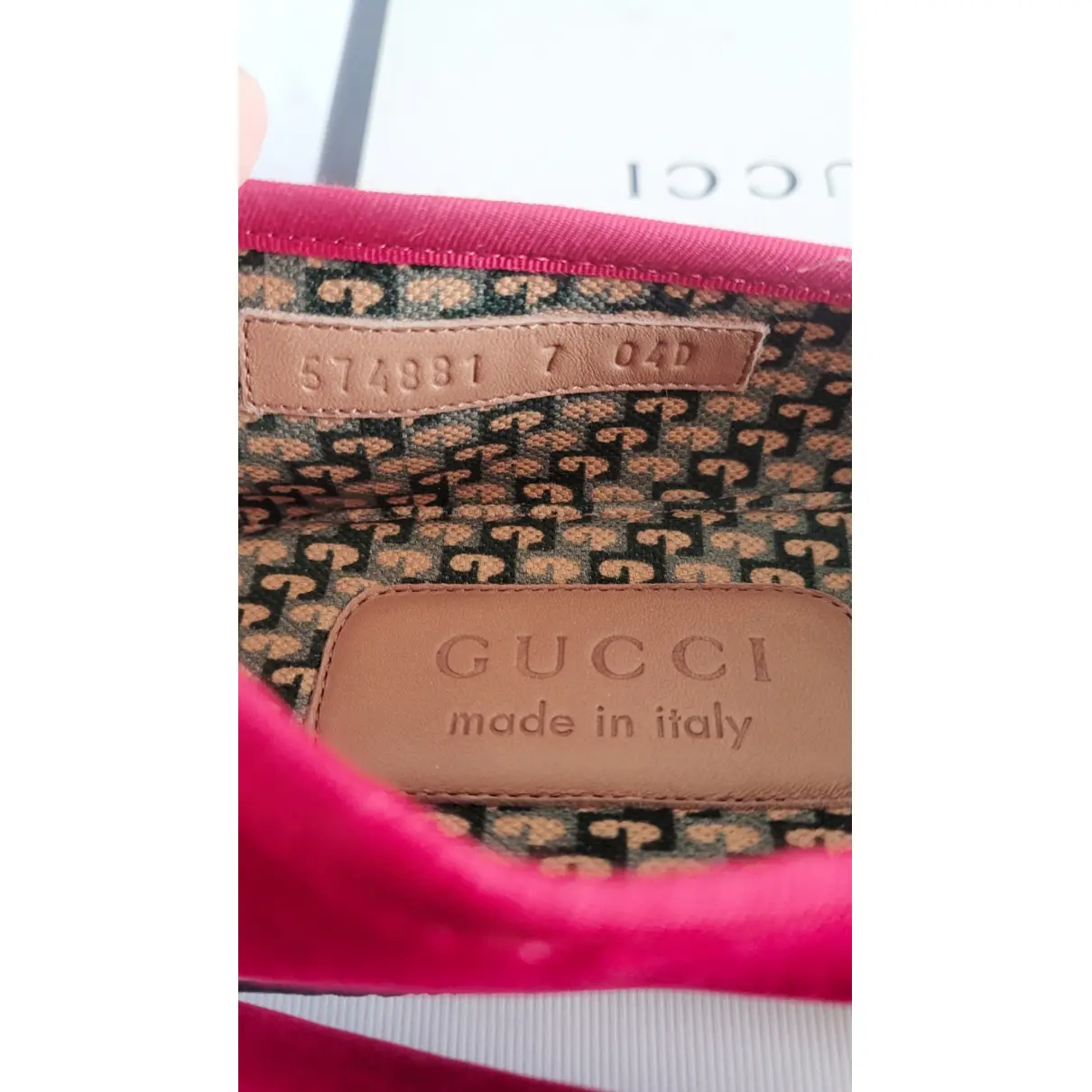 Velvet flats Gucci
