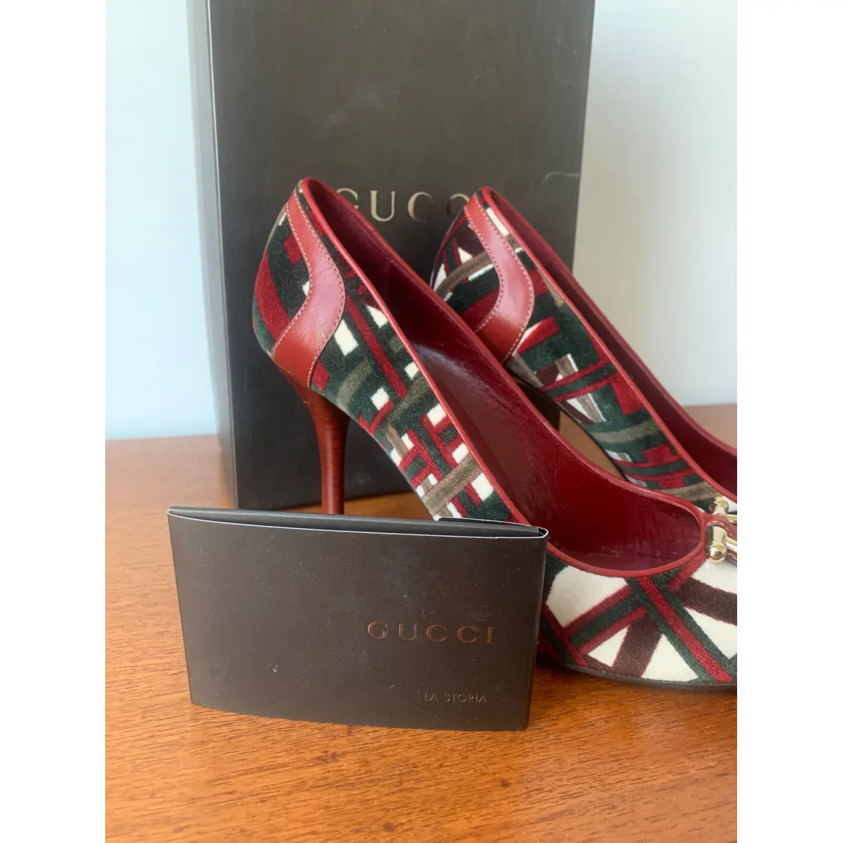 Velvet heels Gucci
