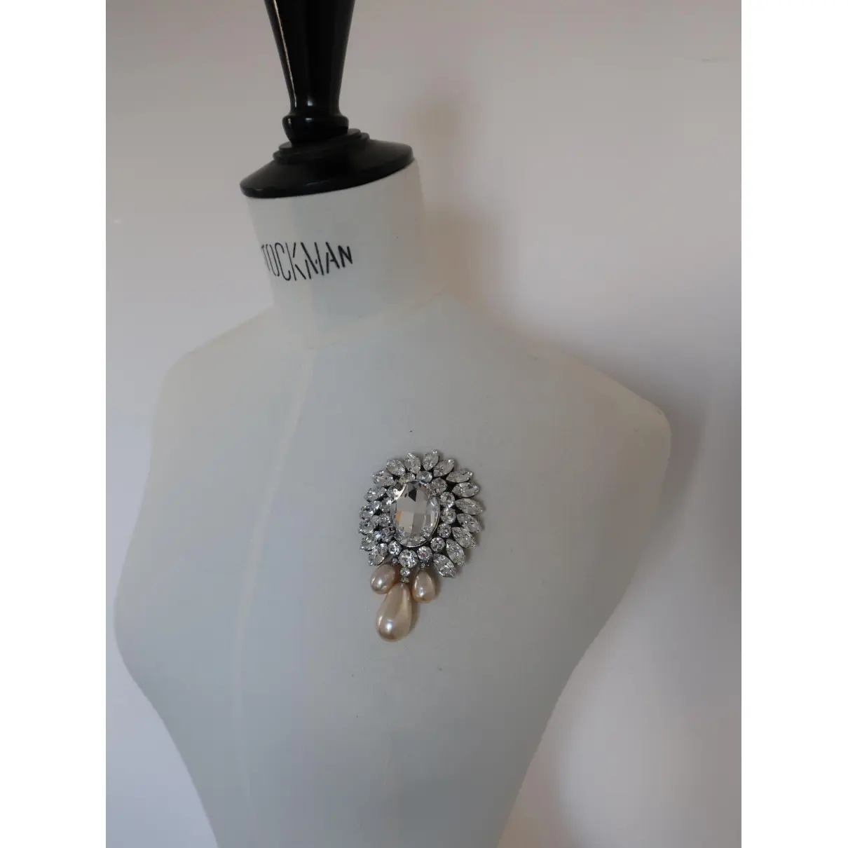 Balenciaga Crystal pin & brooche for sale - Vintage