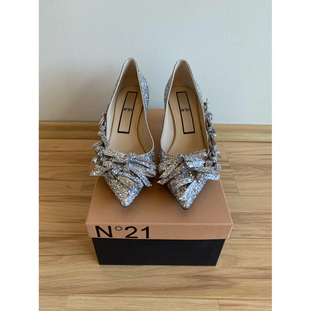 Buy N°21 Leather heels online