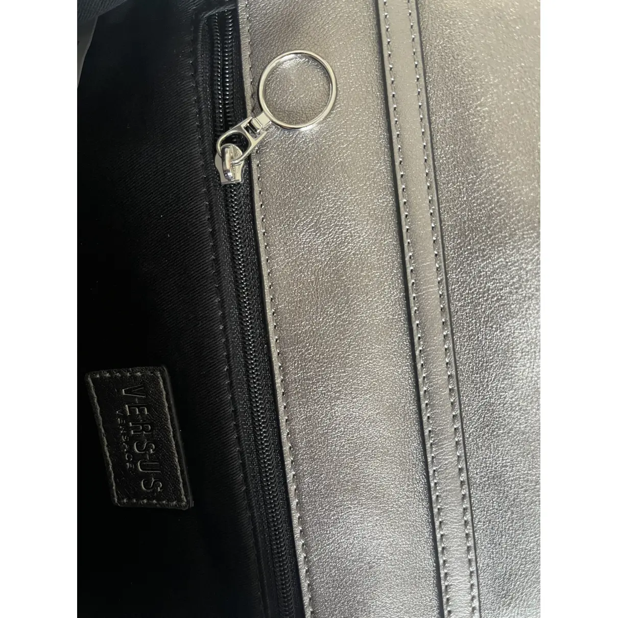 Leather handbag Versus