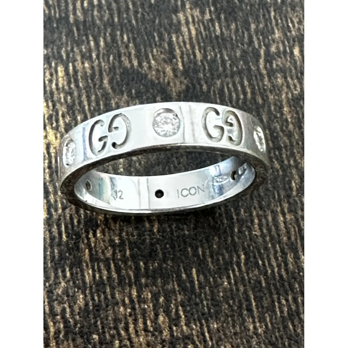 Icon white gold ring Gucci