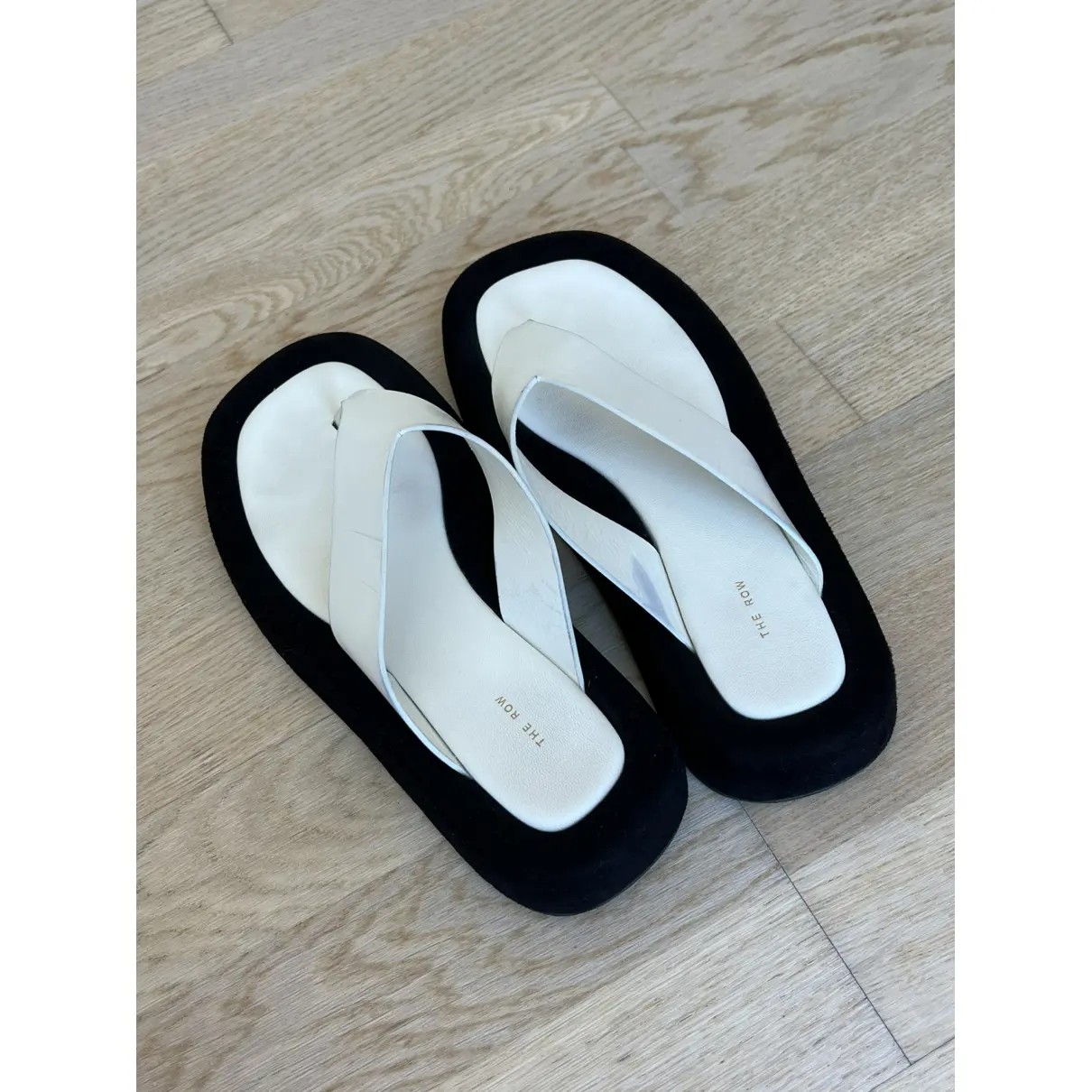 Buy The Row Ginza leather flip flops online