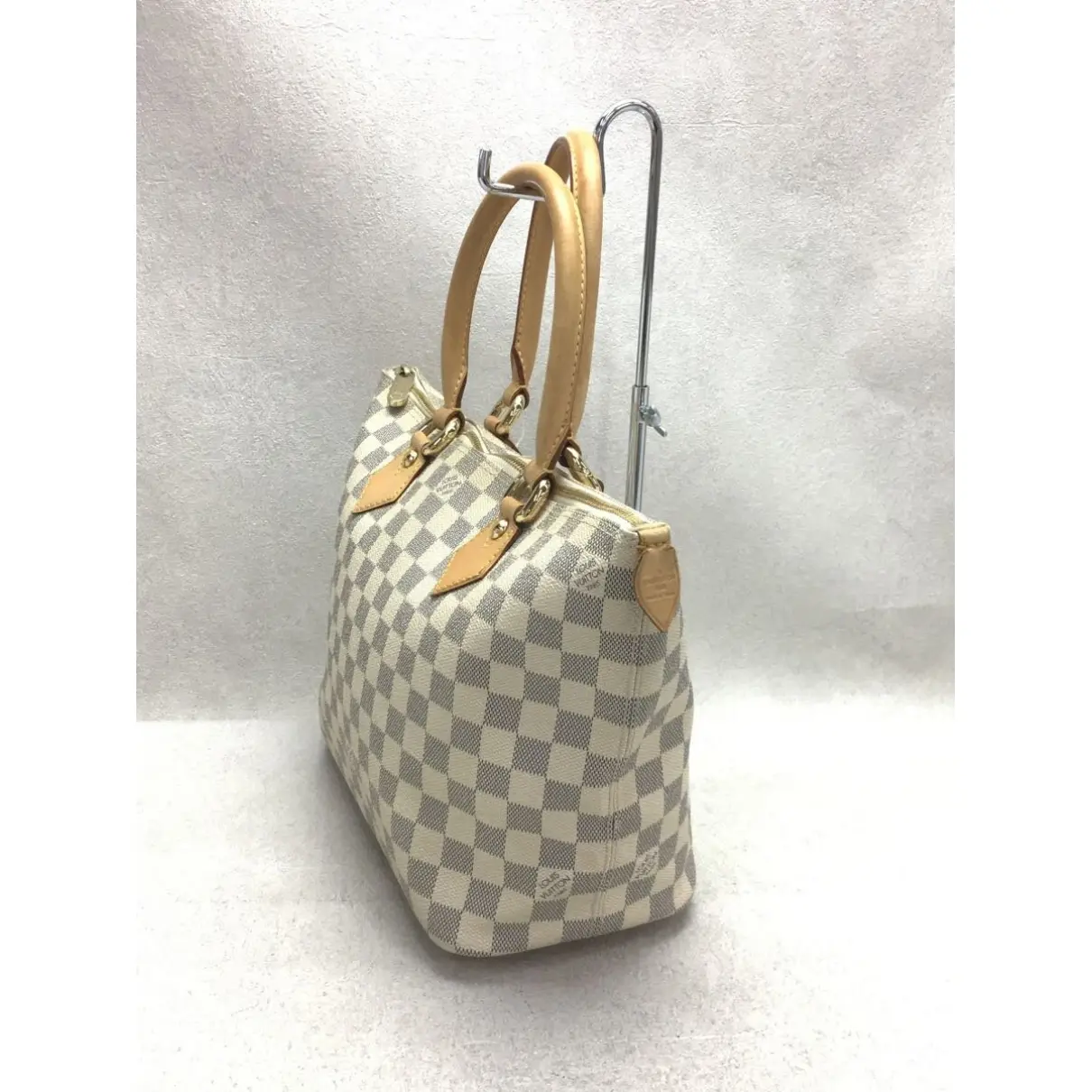 Buy Louis Vuitton Saleya leather handbag online