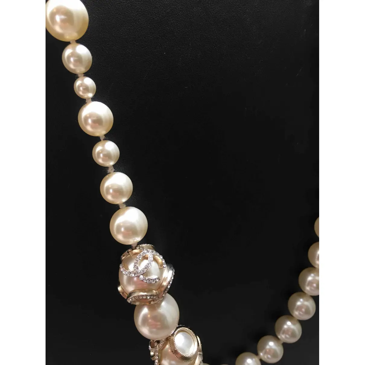 Buy Chanel Baroque pearls necklace online