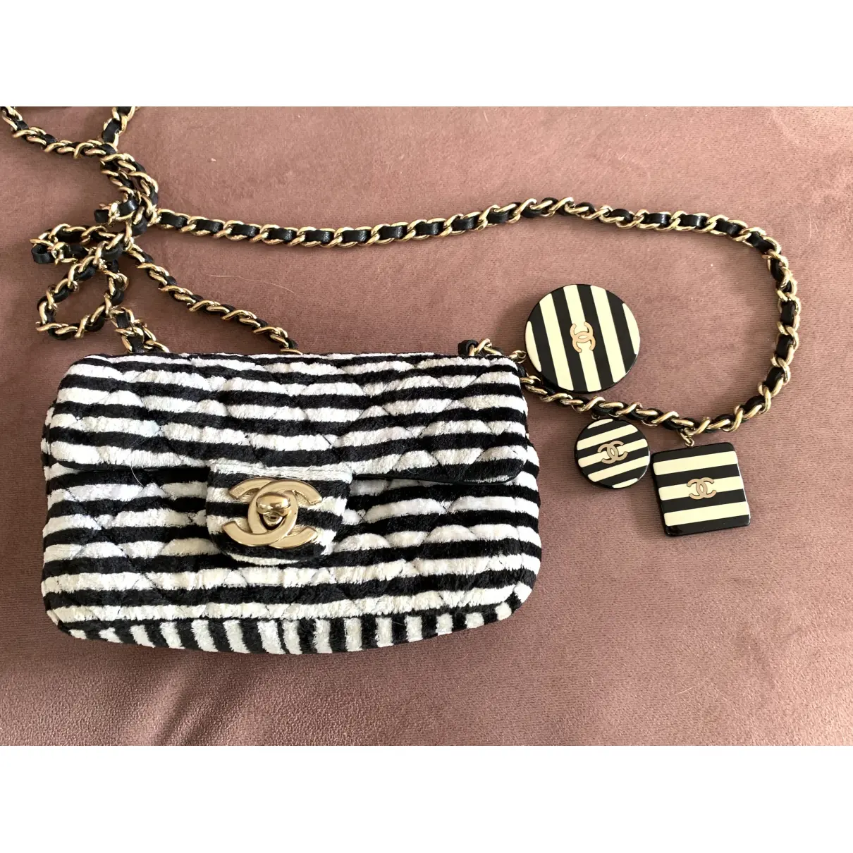 Timeless/Classique velvet handbag Chanel