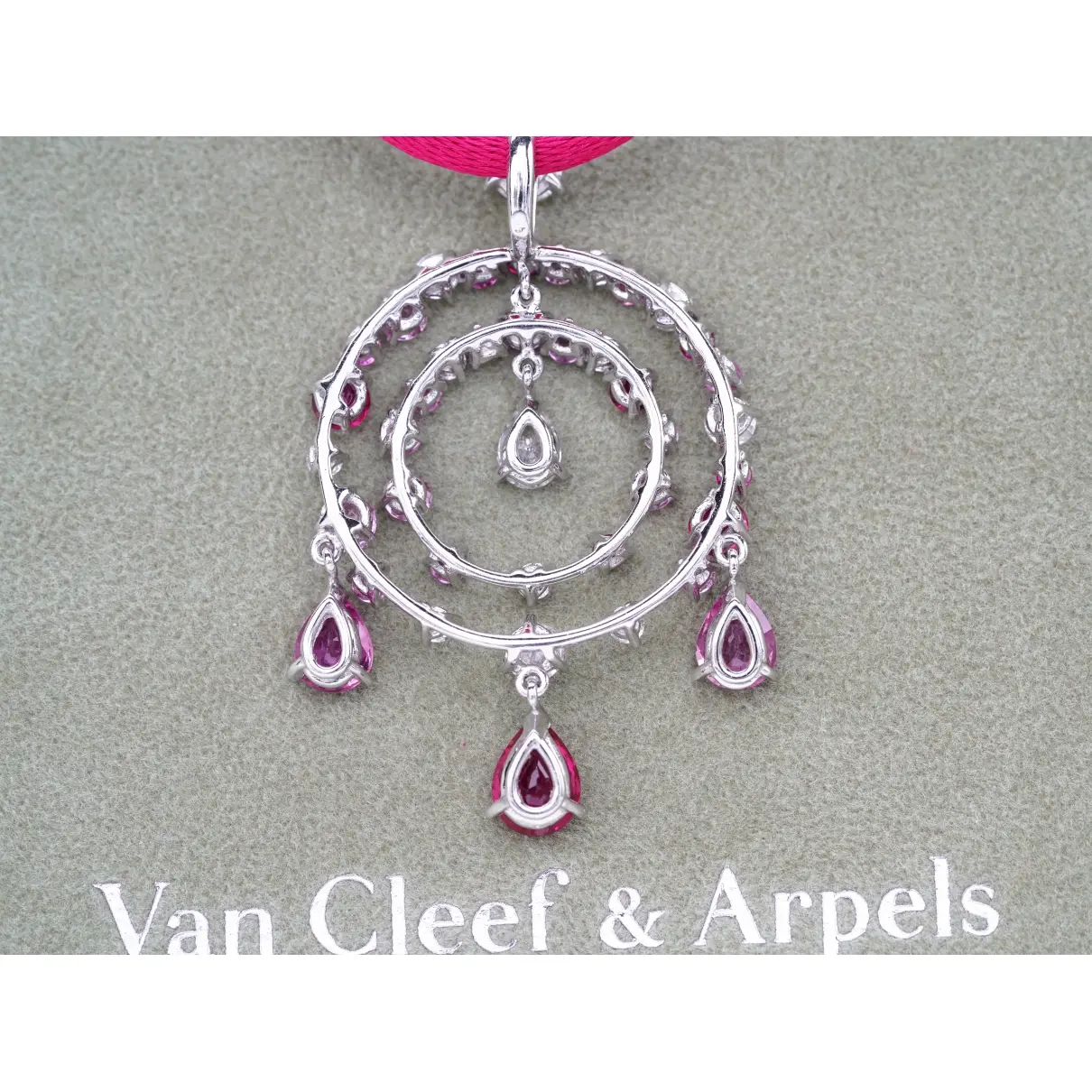 Luxury Van Cleef & Arpels Pendants Women