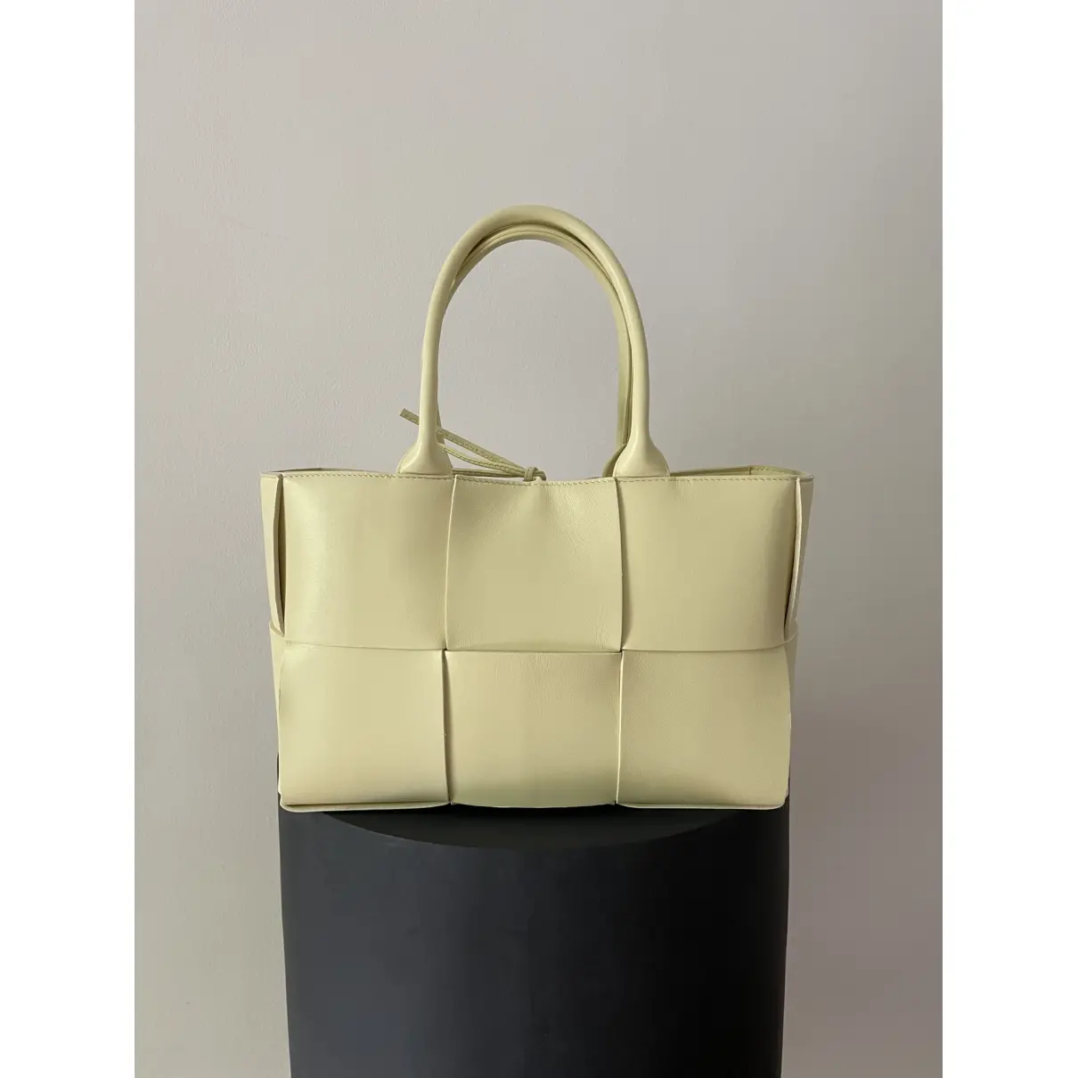 Buy Bottega Veneta Arco leather tote online