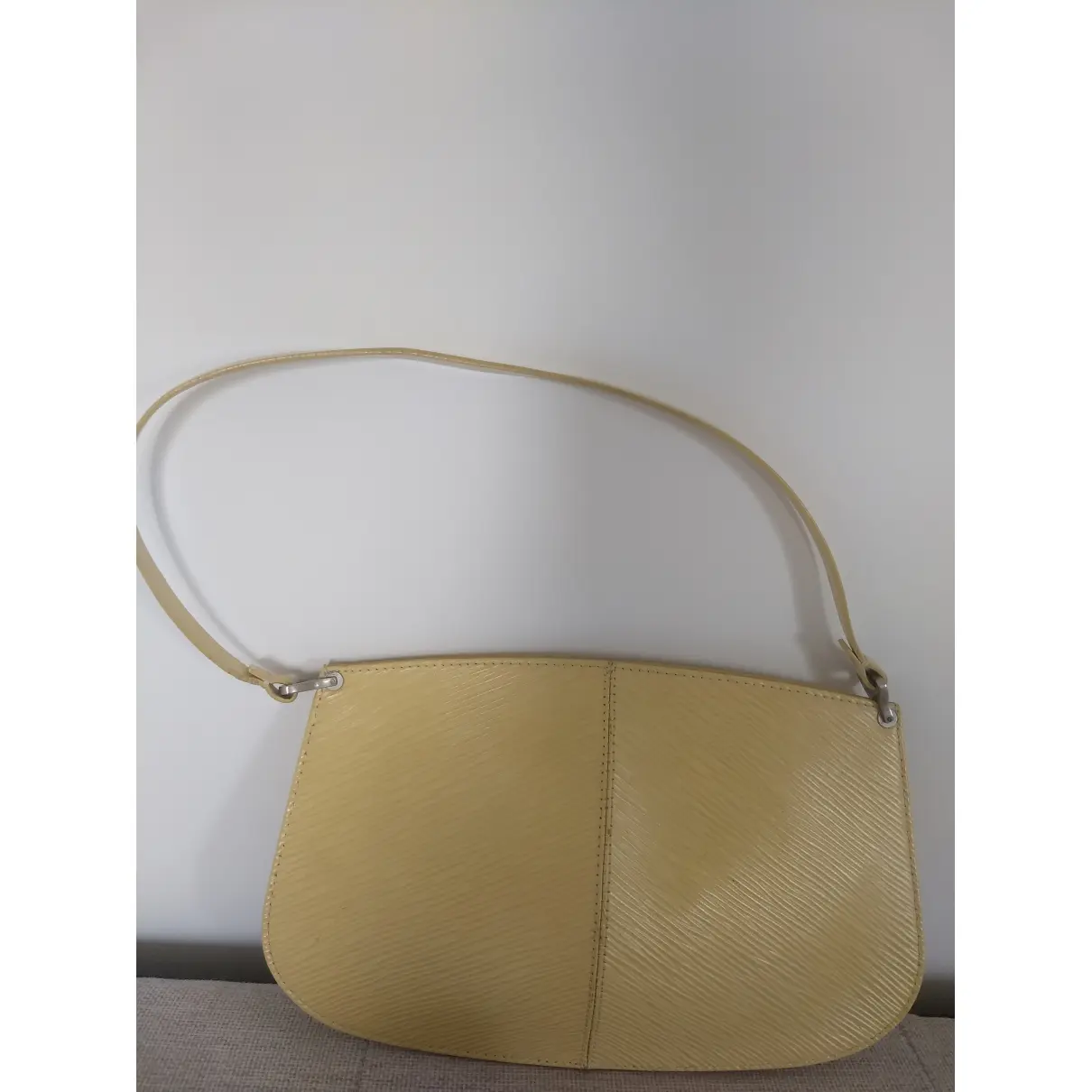 Buy Louis Vuitton Luna leather handbag online - Vintage