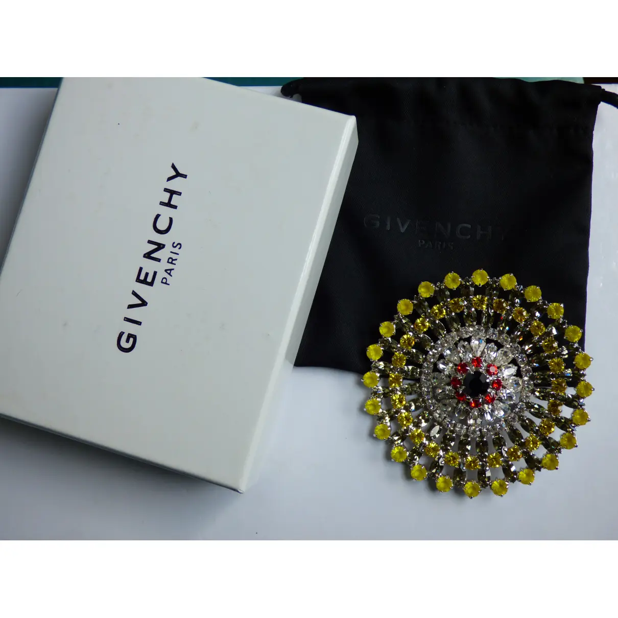 Pin & brooche Givenchy