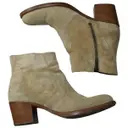 CAMARGUAISE STYLE SUEDE BOOTS  APC