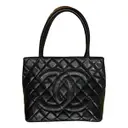 Médaillon leather handbag Chanel