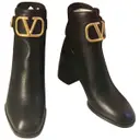 V Logo leather ankle boots Valentino Garavani