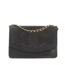 Wallet on Chain leather clutch bag Chanel
