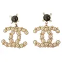 CC pearls earrings Chanel