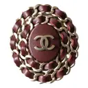 CC leather pin & brooche Chanel