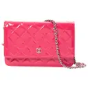 Wallet on Chain patent leather clutch bag Chanel