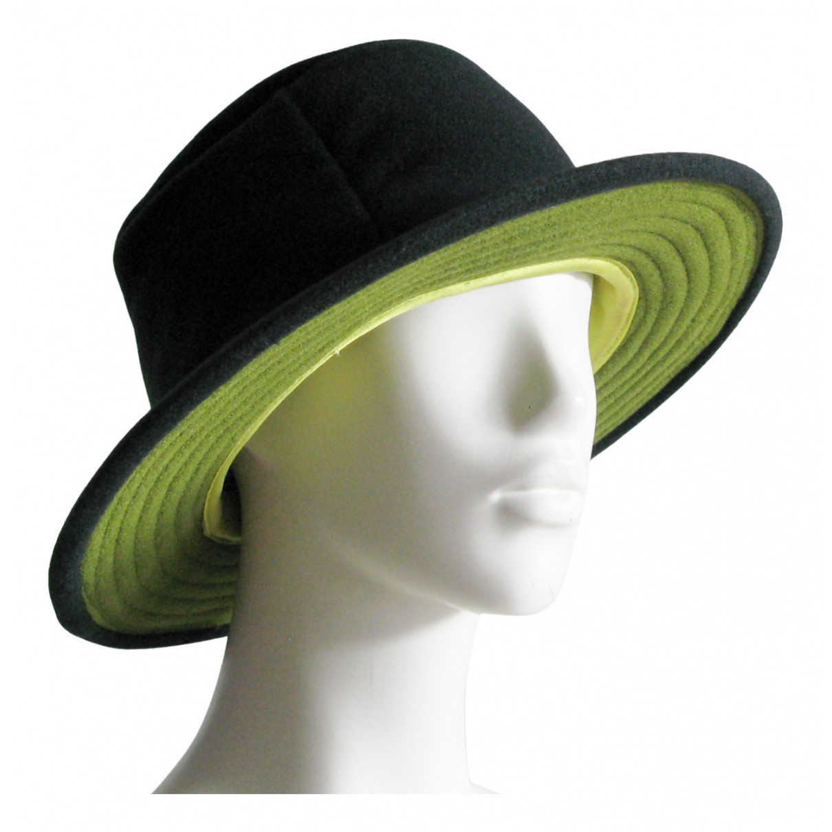 accessories Giorgio Armani hats for Female Wool 56 cm. Used condition