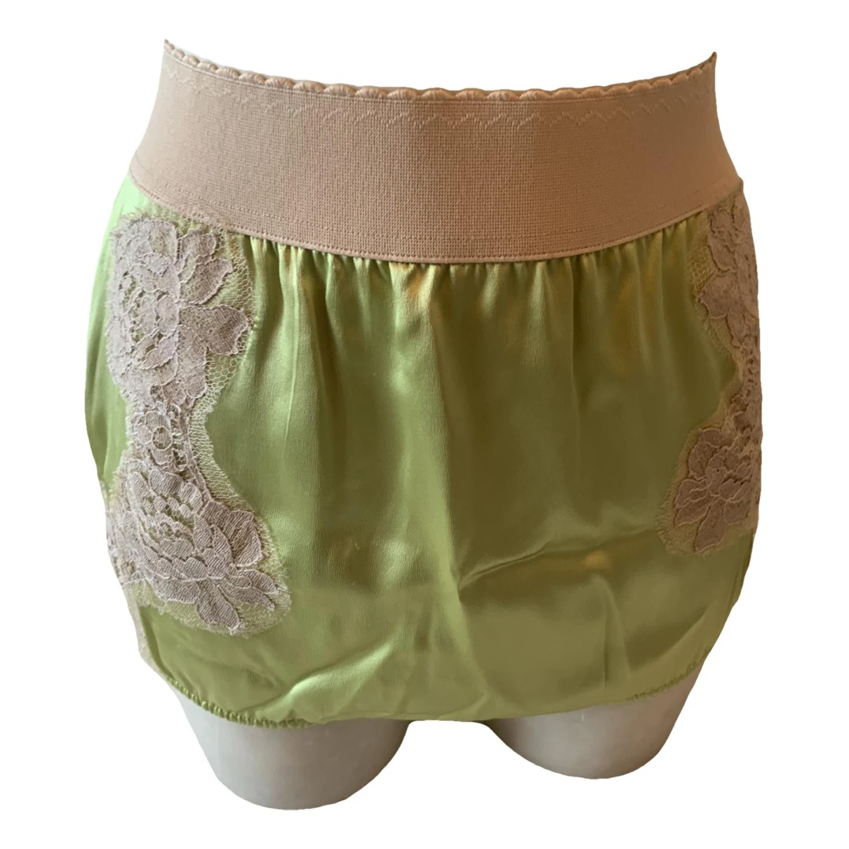 Pre-owned Dolce & Gabbana Silk Shorts In Green