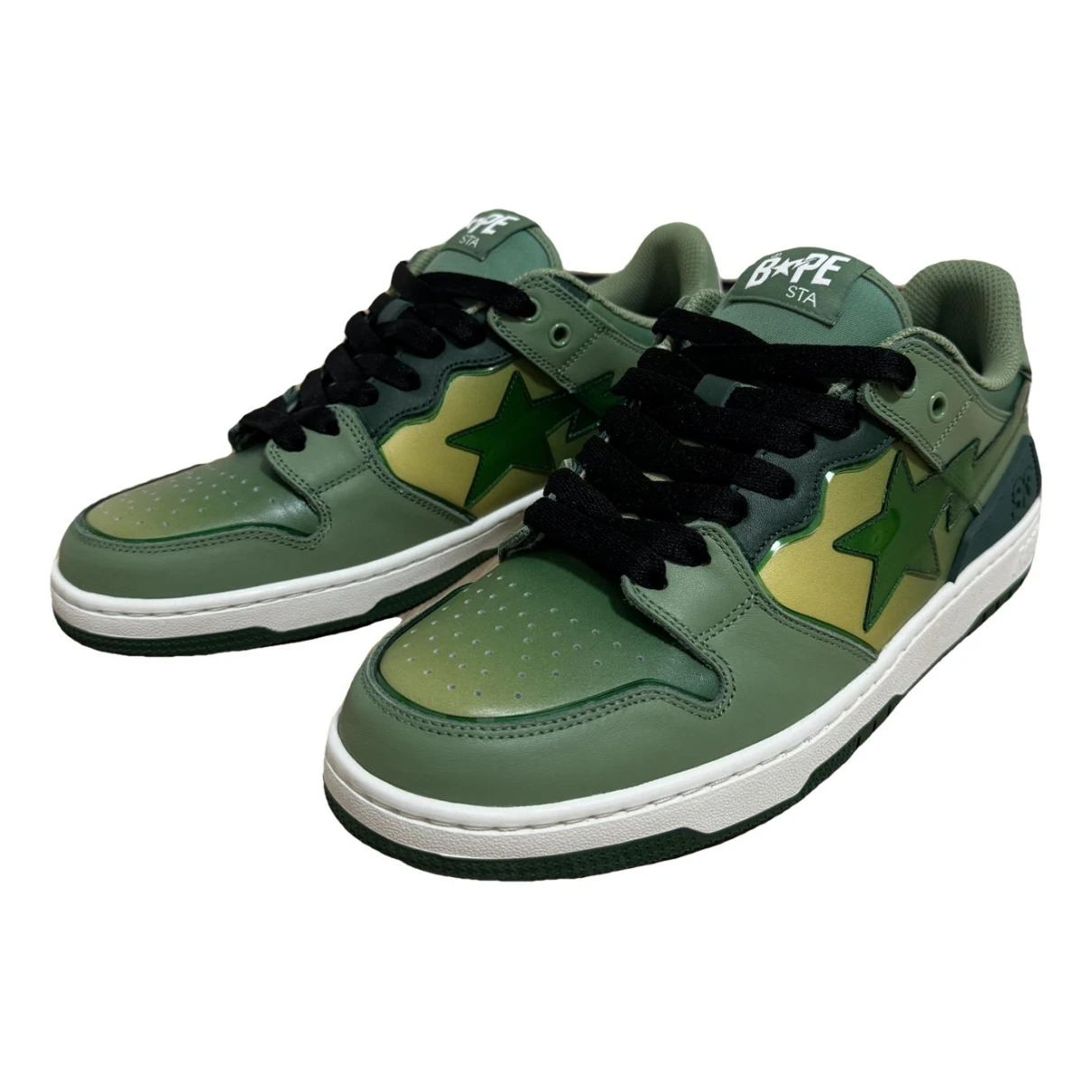 Pre-owned A Bathing Ape Leather Low Trainers In Green