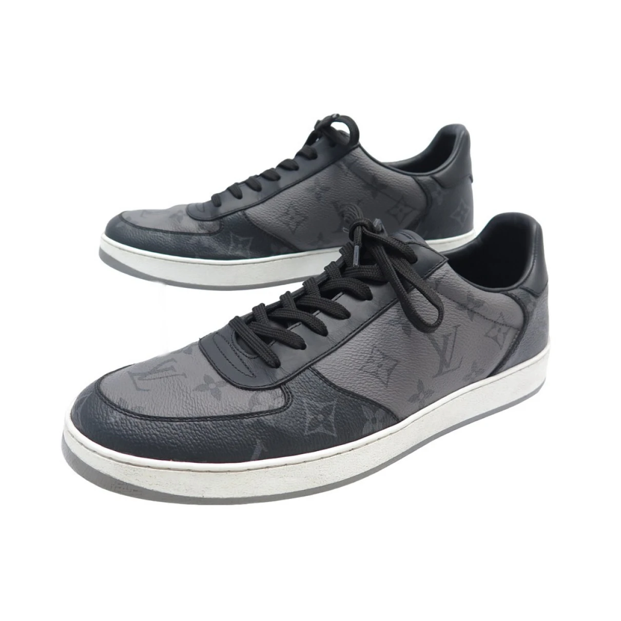 Pre-owned Louis Vuitton Leather Trainers In Grey