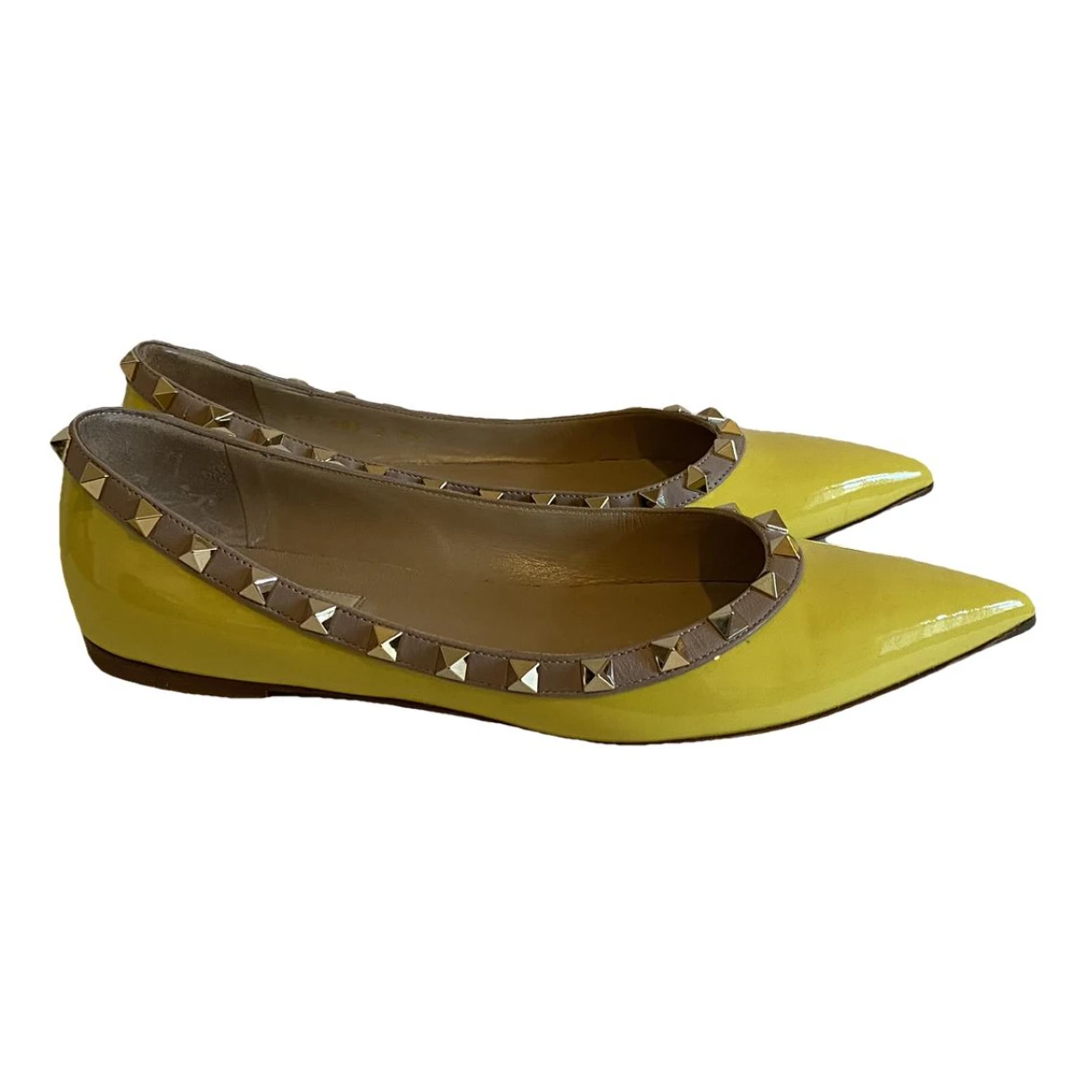 Pre-owned Valentino Garavani Rockstud Patent Leather Ballet Flats In Yellow