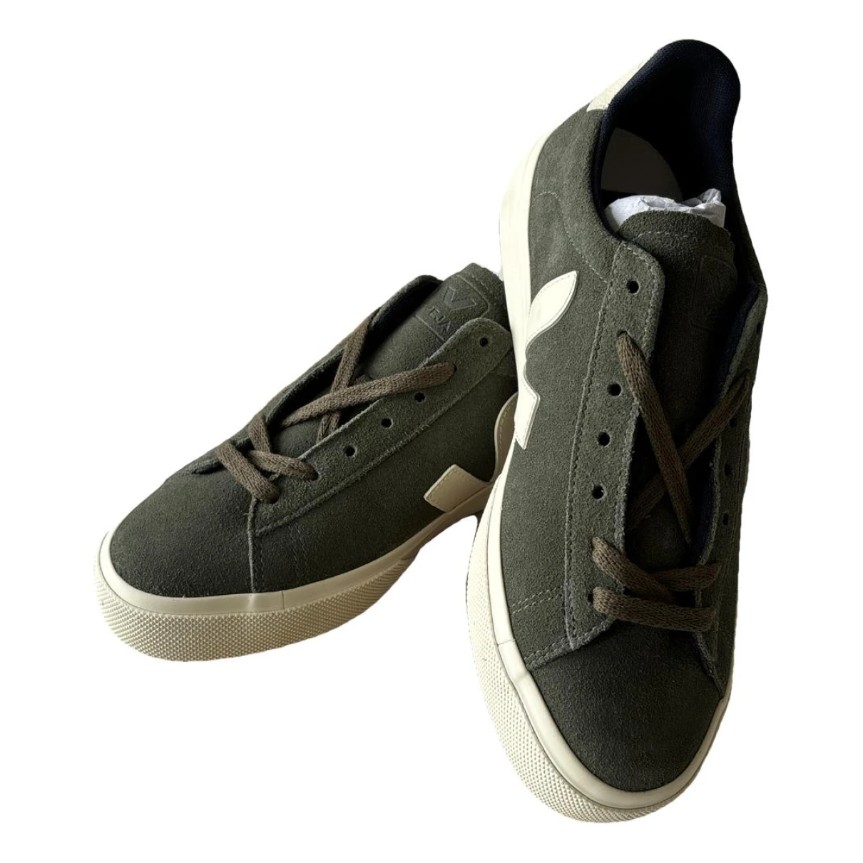 Pre-owned Veja Leather Trainers In Green