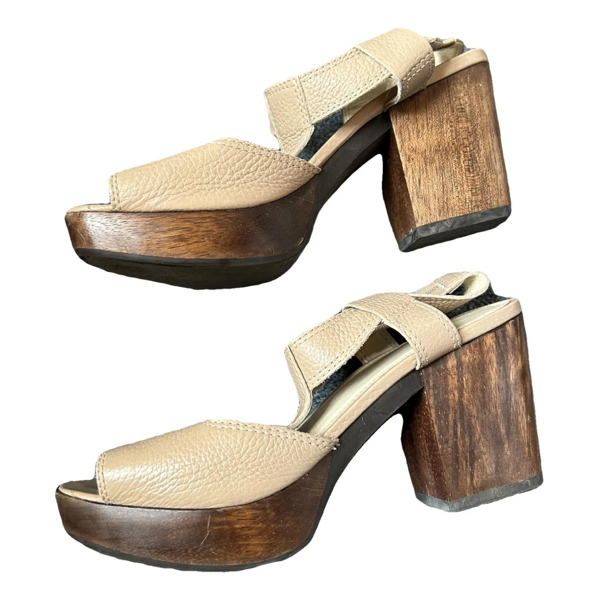 Pre-owned Carvela Leather Mules & Clogs In Beige