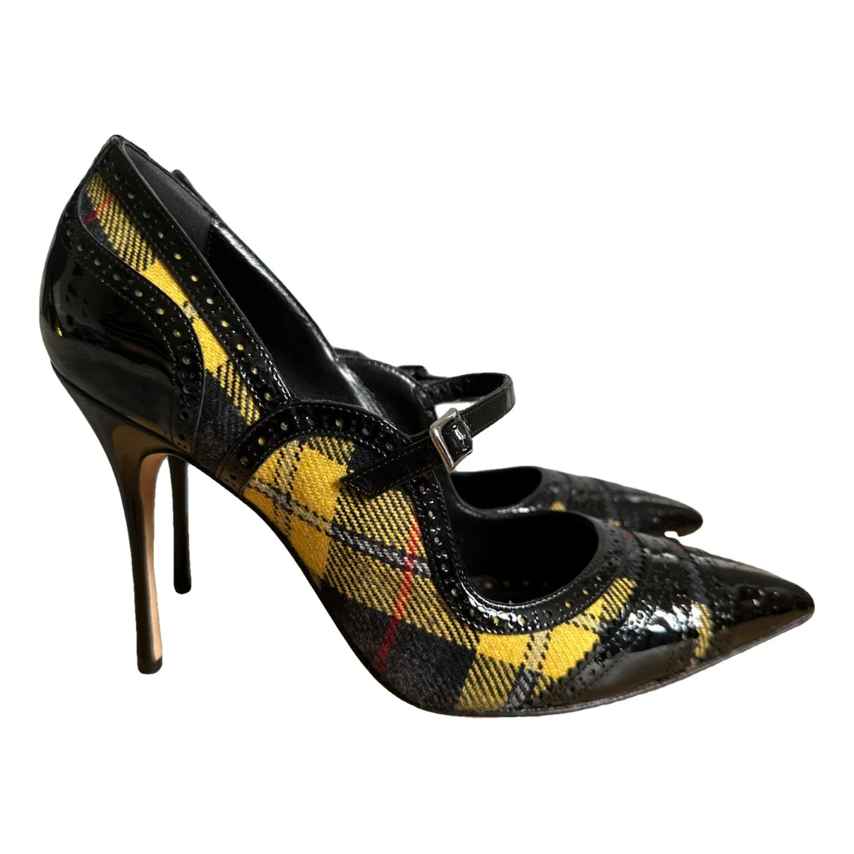 Pre-owned Manolo Blahnik Patent Leather Heels In Yellow