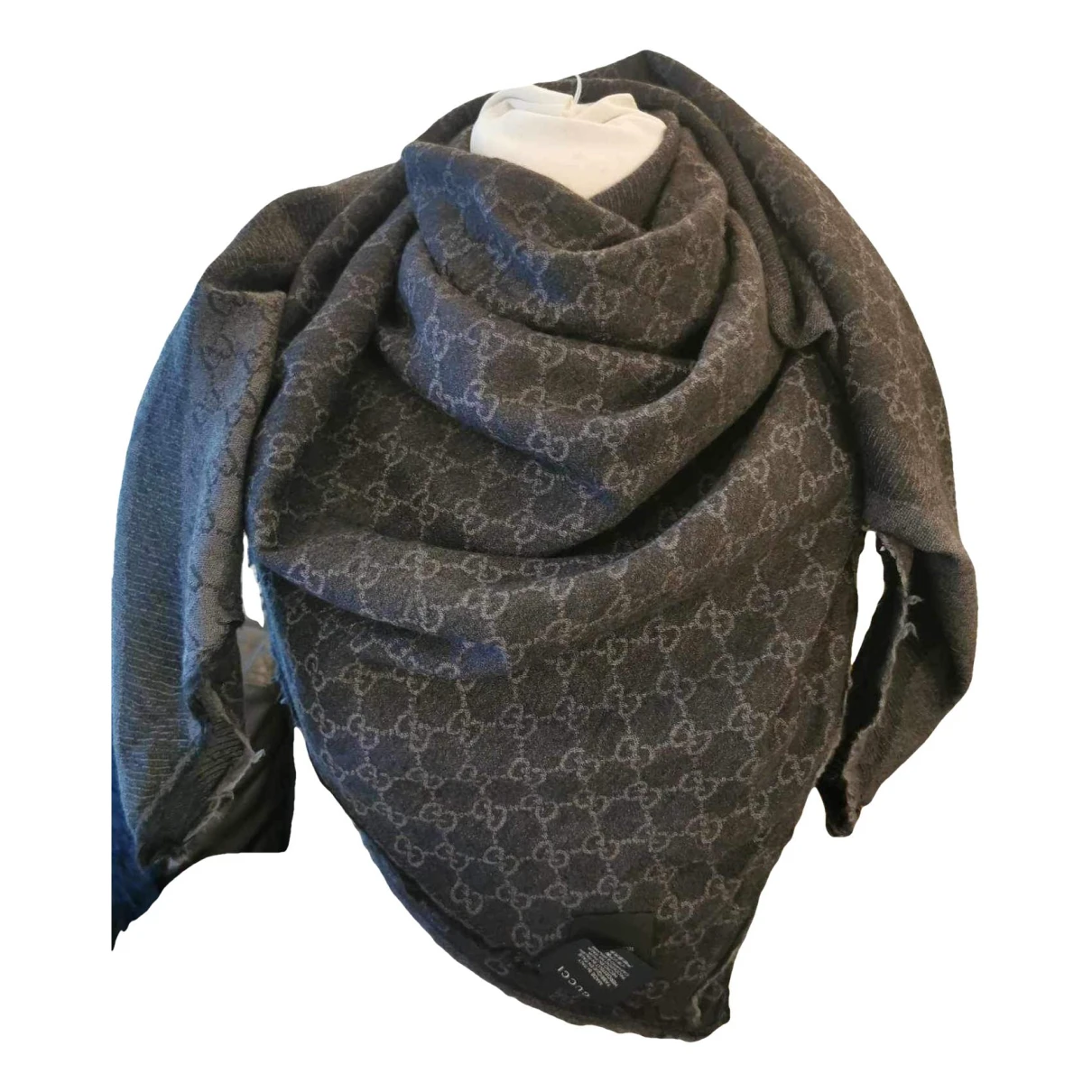 Pre-owned Gucci Cashmere Scarf In Grey