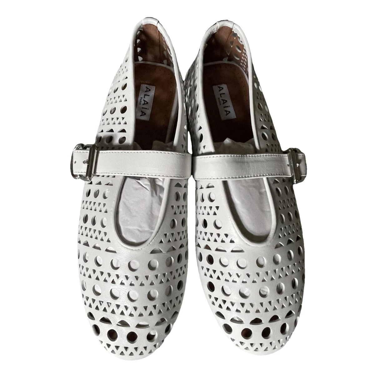 Pre-owned Alaïa Leather Ballet Flats In White